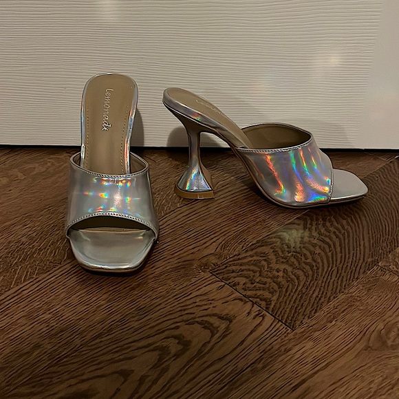 Women’s silver heel. Never worn - Picture 1 of 3